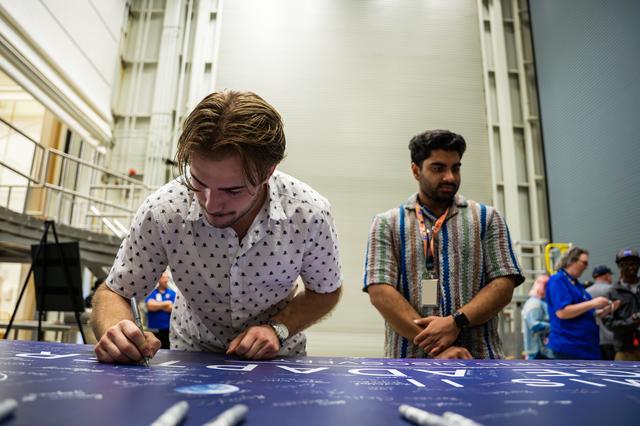 NASA image: NASA Employees View SLS Rocket Hardware Before its Upcoming Move to NASA Kennedy